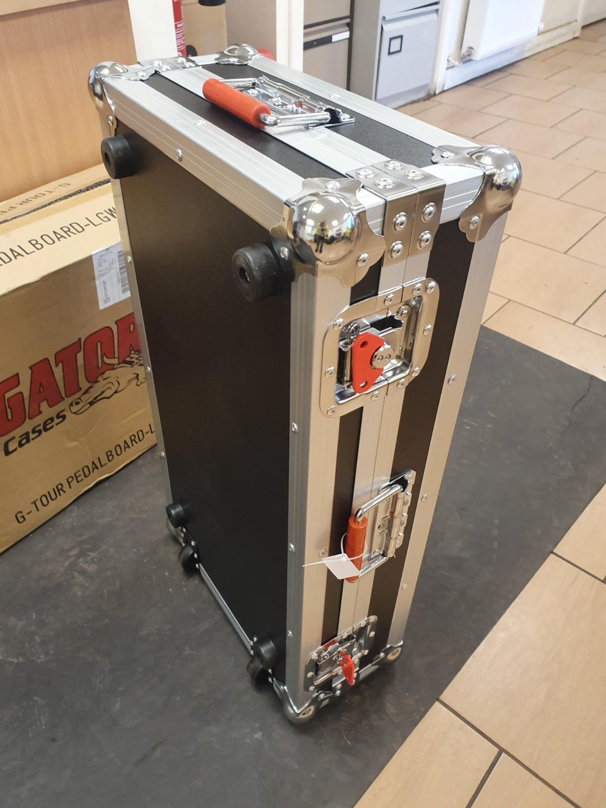 Gator Gig-Box Jr. GW-GIGBOXJR Pedalboard 54,6 cm mit Koffer