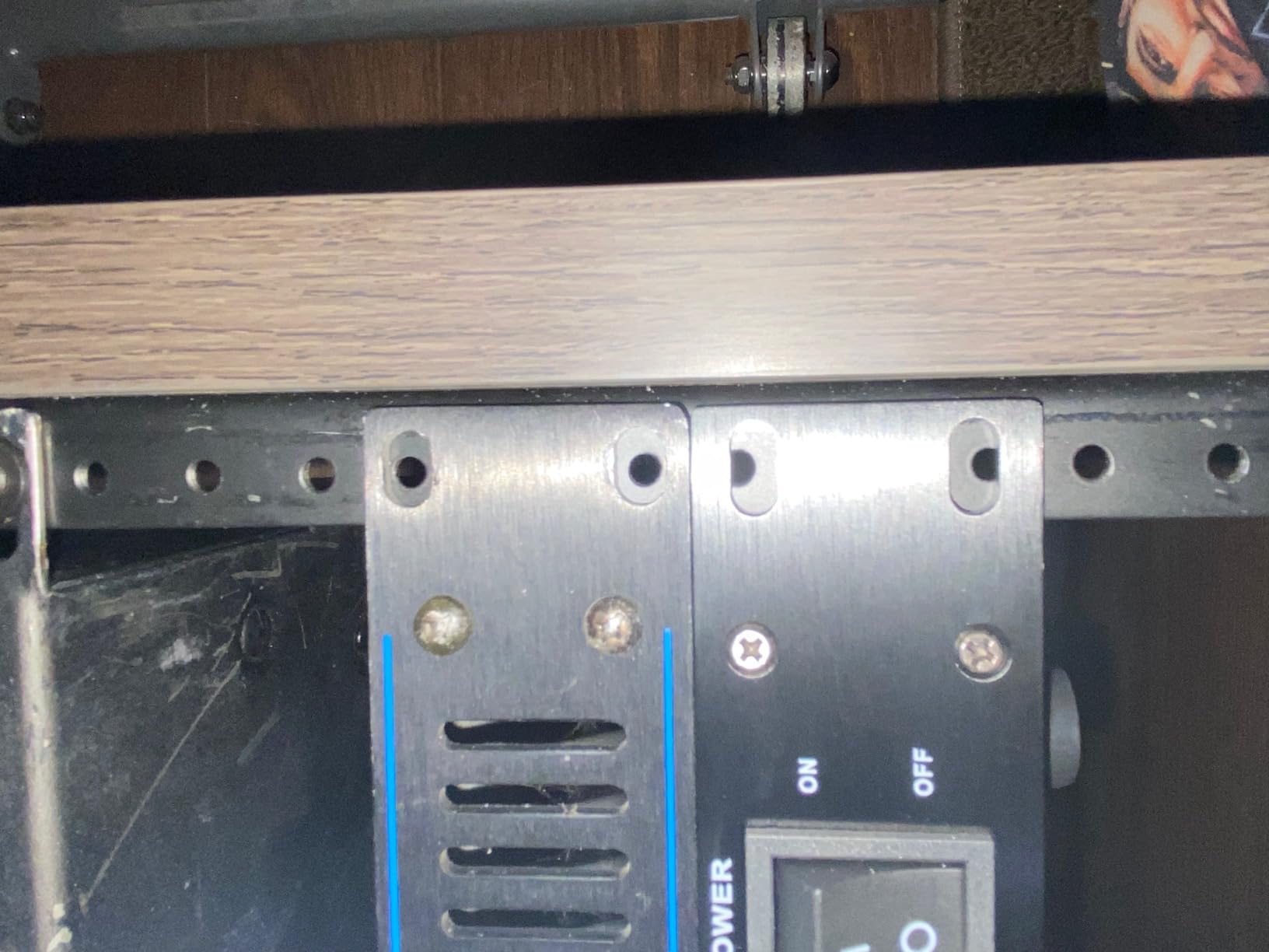 Gator Furniture GFW-ELITERK-8U-BRN Desktop-Rack 8U Walnuss