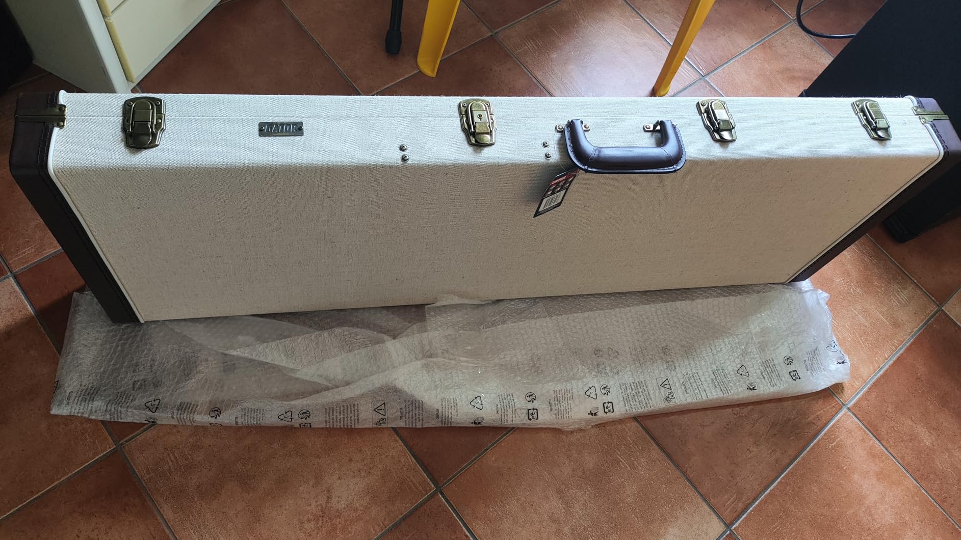 Gator GW-JM Bass Journeyman Holzkoffer Bassgitarre Beige Vintage