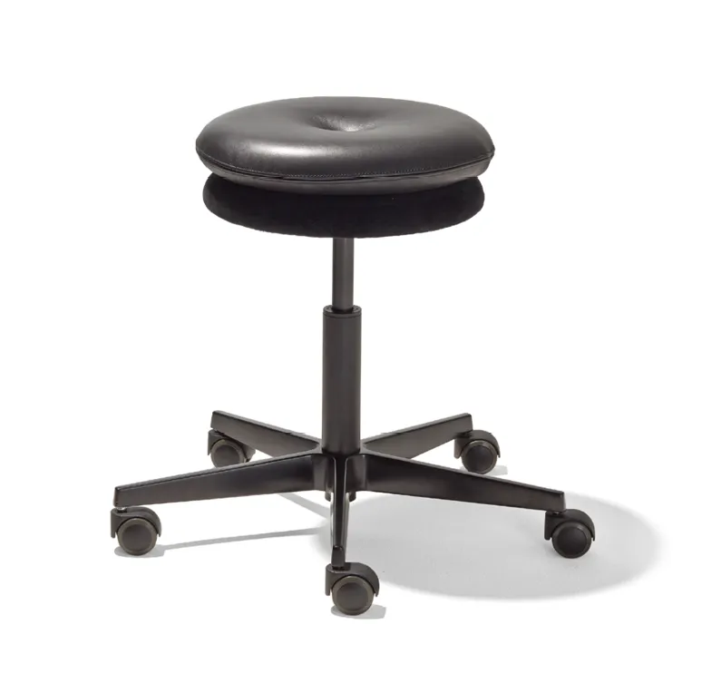 Richard Lampert Mr. Round Stuhl gepolstert modern